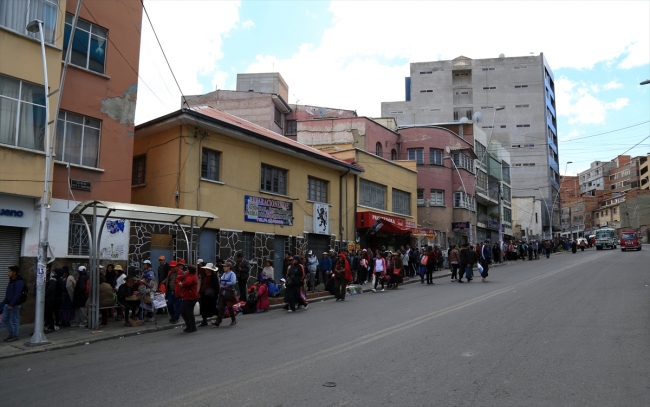 Bolivya'da gıda ve yakıt sıkıntısı